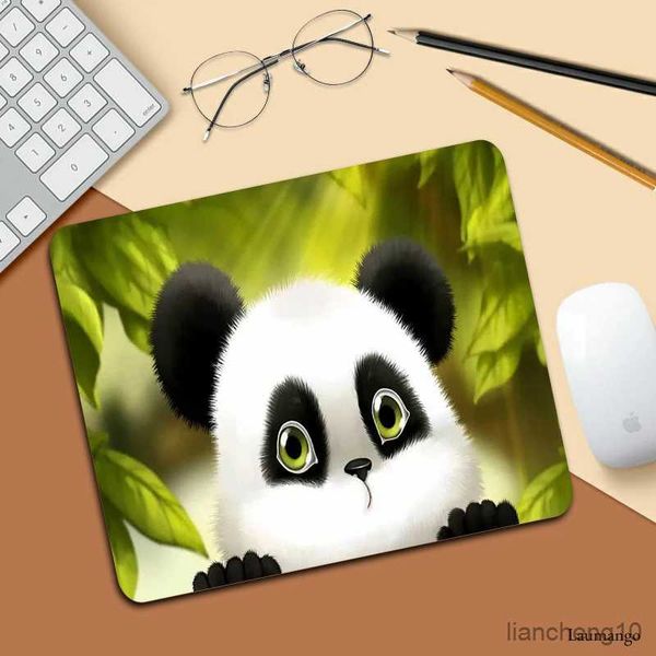 Alfombrillas de ratón Muñeca Panda Teclado Pad Accesorios para PC Computadora Mousepad Rgb Anime Alfombra Alfombras de juego para oficina DIY Mesa de escritorio Mat R231028