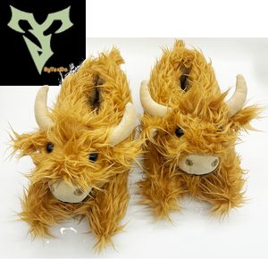 Movies TV Plush Toy Highland Cattle Slippers Pluche Schotse koe slippers bruin pluizige pur -purpers winter warme kawaii platte dierenglaasjes schoenen 230821