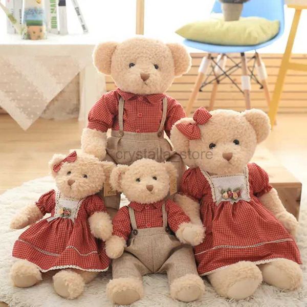 Películas TV Plush Toy Nice 45cm 2pcs/Set Pareja Teddy Bear Toys Kawaii Muñeca de peluche con ropa a cuadros Mejor regalo de Navidad 240407