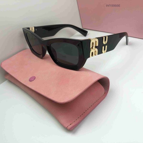 Mu Gafas de sol Diseñador para mujer Gafas con montura ovalada Uv Propiedad vendedora caliente Patas de metal cuadradas Diseño de letras Miu Smu09ws Smu11ws AnteojosAU6P AU6PHR28 H LYGQOJ0K