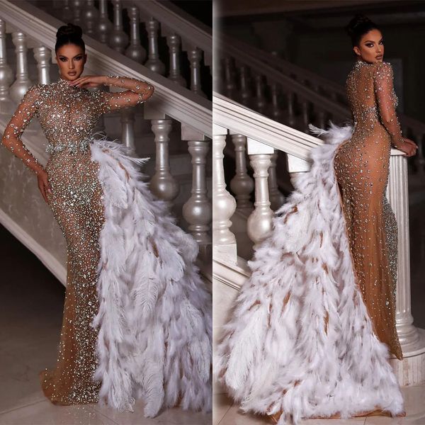 Beaucoup de plumes robes de bal nues cristaux perlés robes de soirée sirène luxueuse robe de soirée sur mesure à col haut