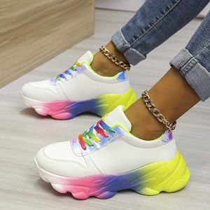 Muffin Plano Bottom Fashion Lace-Up Rainbow Sole Thick Bott White Shoes Semplos delgados de las mujeres Zapatillas Casuales para mujer 2021 Y0907