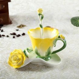 Mokken 1 pc High Beauty keramische reliëf Rose -vormig servies Huis Restaurant Afternoon Tea Supplies Flower Coffee Cup Bord met lepel