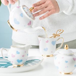 Mokken 1 pk Noordse luxe Love Porcelain Coffee Mug Teapot Sugar Pot Milk Jug Cup Set Tea Tray Bruiloft Gift