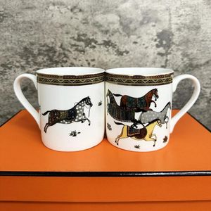 Mokken 2 Stuks Paard Bone China Koffiemok Europese Afternoon Tea Set Gouden Handvat Kopjes Cafe Party Drinkware Gift Bo