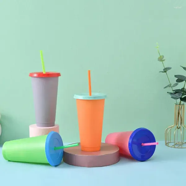 Tasses 2024 plastique mode créativité couleur changage tasse de maison gobelets gobelets coach gobinon de café durable bouteilles à manger