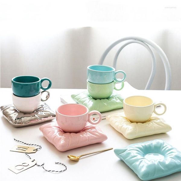 Tazas de café de cerámica de 220ML con bolsa de almohada, juego de platillos, tazas de leche de té Espresso, vajilla nórdica creativa, regalo de cumpleaños de boda