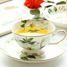 Mokken 220 ml Fine Bone China Tea Cup Set met Saucer Camellia Design Tasse A Cafe Ceramic Espresso Coffee Cups en 230818