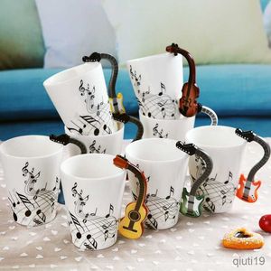 Mokken 240 ml/400 ml Muziek Mok Creatieve Gitaar Viool Stijl Keramische Mok Koffie Thee Melk Stave Cups met Handvat Nieuwigheid Geschenken R230712