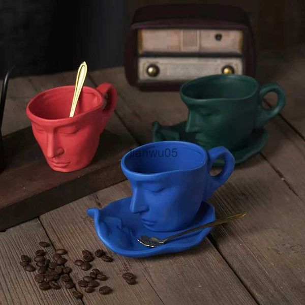 Tazas 260 ml Forma de cara creativa Taza de porcelana y platillo Taza de té de cerámica Beso artístico Tazas de porcelana de café de cerámica Decoración de boda L2402