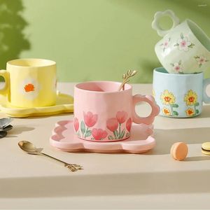 Tasses 2pcs / ensemble de tasse de café tulipe en céramique nordique avec plaque de thé à thé