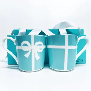 Tasses 2pcs / set porcelaine avec boîte et sac de luxe de mariage d'anniversaire de mariage cadeau en céramique thé à thé