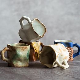 Mokken 300 ml Antieke keramische koffiemok Creatieve onregelmatige drankjes voor thuis/cadeau theekopjes gevormde handgrenzende warmte-resistente beker