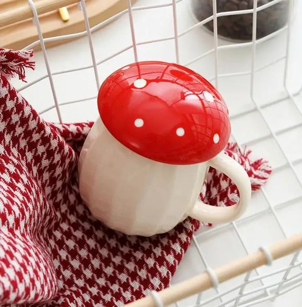 Tasses 300 ml couvercle rouge créatif champignon en forme de café tasses en céramique lait tasse avec poignée cadeau pour femmes maman Drinkware 231122