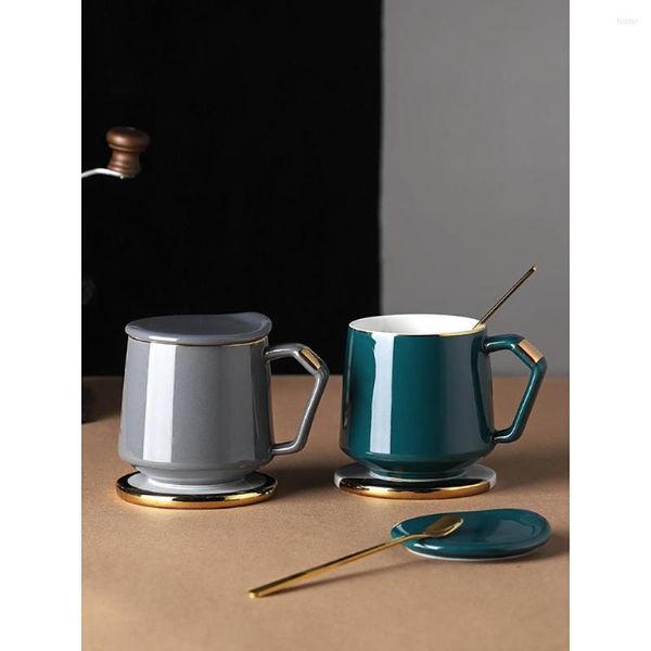 Tazas Taza de café de cerámica de 380 ml Pintura en oro con cuchara cubierta Oficina Hombre Pareja Taza nórdica Estilo simple Beber en el hogar