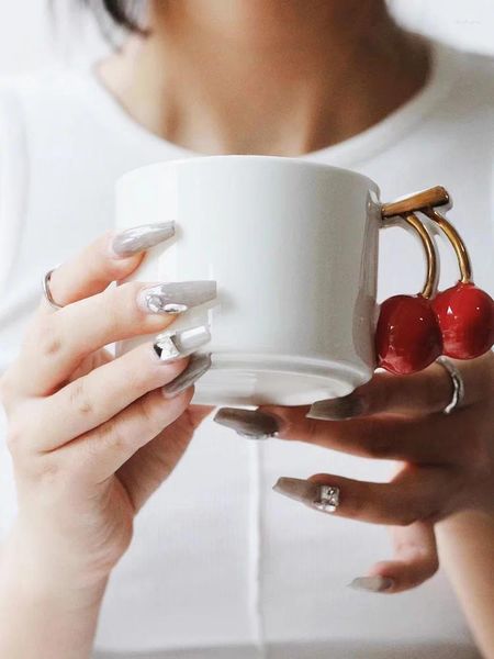 Tasses ahunderjiaz léger luxe peint en céramique tasse de café en céramique créatif 3d lait tasse de ménage de boisson à boire cadeau d'anniversaire cadeau