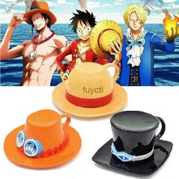 Tazze Anime Ones Pieces Cosplay Tazza Tazza d'acqua Tre fratelli Tazze da caffè a forma di cappello Rufy Ace Sabo Tazze in ceramica Collezione Regali giocattolo YQ240109