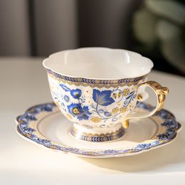 Mokken blauwe en witte Europese stijl Tea Cup bloem vrouwelijk Hoogte voortreffelijke retro luxe Engelse koffiemiddag 230815