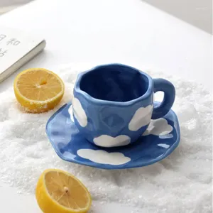 Tasses Blue Sky and White Clouds Coffee Mug Saucer Set Kawaii Style Afternoon TEA TUP ASSION PLAQUE PLACE CRÉATIVE DÉCORATIONS