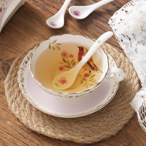 Mokken Bone China Coffee Cup Set Home Gebruik met Phnom Penh Tea en Saucer 3-delige lepel bloemenvogelpatroon
