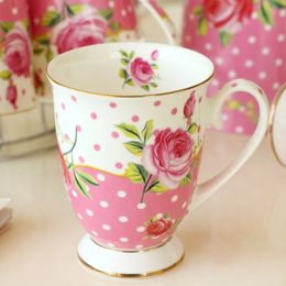 Tasses Tasse à café en porcelaine d'os peinture de fleur florale petit déjeuner tasse à lait de luxe bord d'or gobelet en céramique cadeau pour les amis verres d'eau 231013