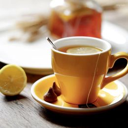 Tasses marques en céramique thé à café rouge vert bleu coloré tasses avec plat de style brève tasse de style 280 ml de haute qualité tasse de haute qualité