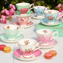 Mokken British Bone China Coffee Cup en Saucer Set Fashion Porselein Ceramic Flower Tea Cups Housey Café TeaEware Gift 230815