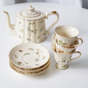 Tasses British European French Céramique Tasse À Café Et Plat Ensemble Après-midi Théière Dessert Tasse Tasse À Thé Pot Cuisine Drinkware 230818