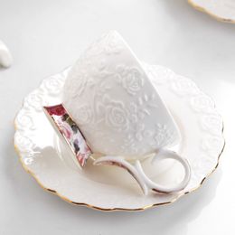 Mokken keramische koffiekop huishouden Europeaan Simple Bone China Flower Tea Brits middaggeschenk set 230818