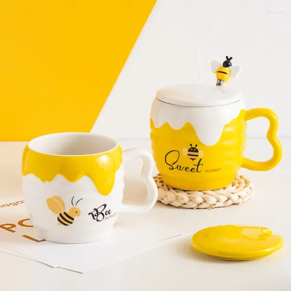 Tazas Copa de cerámica con cuchara de tapa Cartoon linda taza de café de abejas agua 3D tallada 500ml