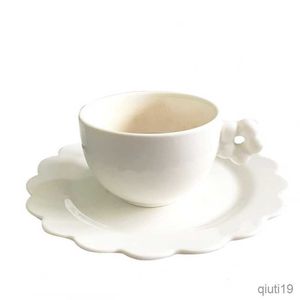 Tasses tasse en céramique avec soucoupe tasse ensemble tasses à café plat créatif simple tasse à café poignée de pétale maison après-midi tasses à thé tasse à thé ensemble R230712