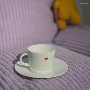 Tazas Taza de cerámica Simple Pequeño corazón rojo Taza de café Juego de platos Hueso China Pareja Hogar Amor Agua