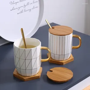 Mokken keramiek met houten dekselschotel en lepel huishouden creatieve mok Noordse koffiebekleding kantoor water ontbijt havermout