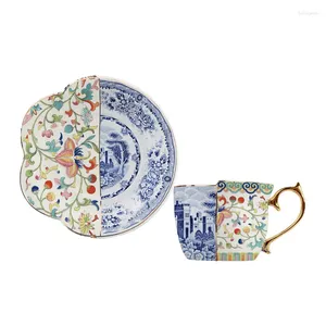 Tazas chinos exquisitos luz vintage de lujo rastreando de oro irregular CUPR y azul occidental Blanco Doucai Cerámica Copa de cerámica