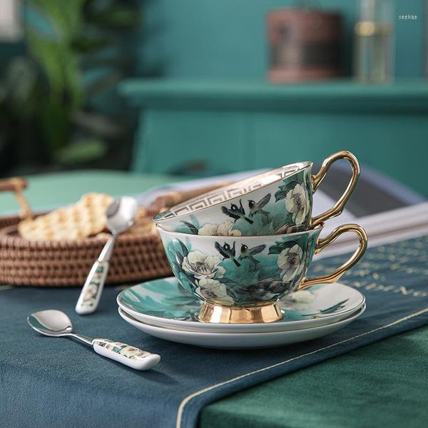 Tazas taza de café pequeño exquisito estilo europeo de lujo personalizado juego de té de la tarde platillo de porcelana de hueso de alto valor