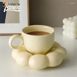 Mokken koffiekopje met lepel hoogwaardig uiterlijk en schotelontwerpmelk fijne textuur 1 base thee drinkgerei