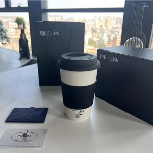 Tasses Tasse à café de luxe minimaliste tasse en céramique pratique avec couvercle grande capacité et conception exquise boîte-cadeau d'eau de bureau