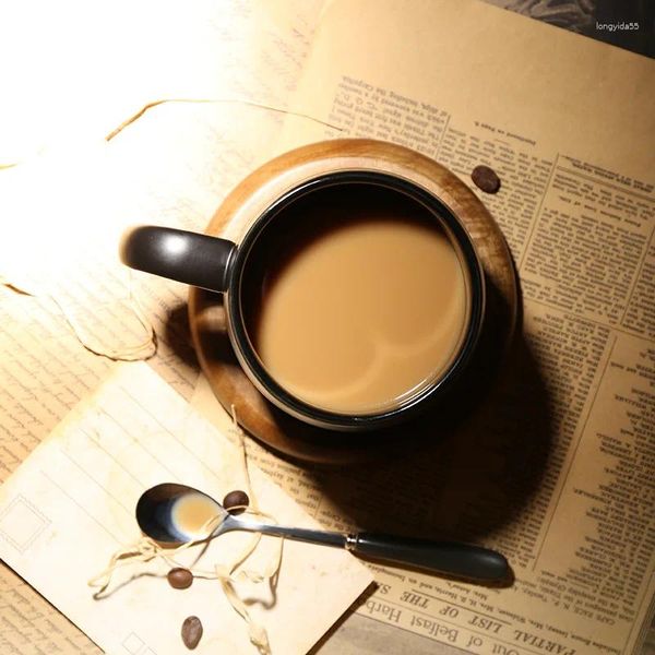 Tasses Café Tasse givrée avec cuillère Couvercle de tasse noire Creative et minimaliste Eau de bureau en céramique