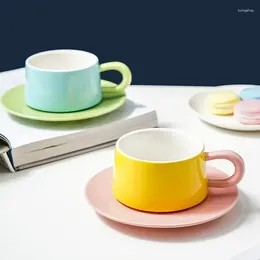 Tazas contrastantes de platillo simple colgando para el hogar insu creative color té de té