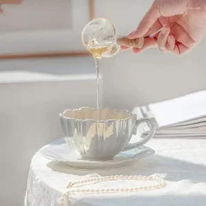 Tasses Creative and Simple Pearl Petal Coffee Mug With Saucer Cerramic Gift Tea Set Luxury European Chic Cup Beautiful Bar