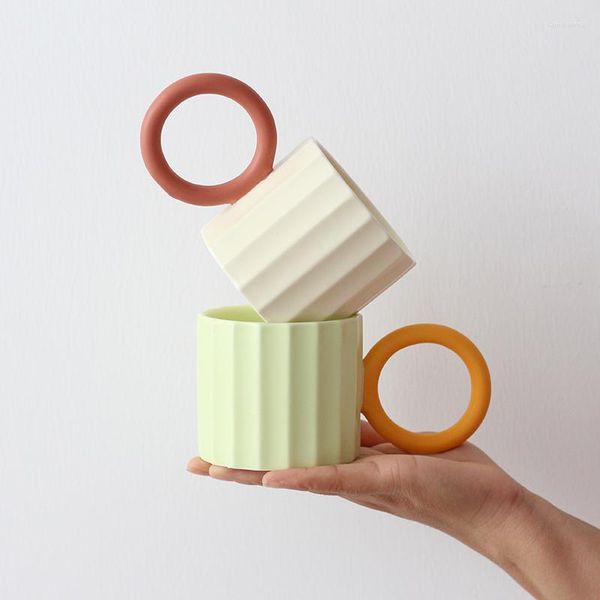 Tasses créatives grande boucle d'oreille tasse à café filet lait tasse poignée main pincement coloré en céramique cadeau personnalisé pour les amis