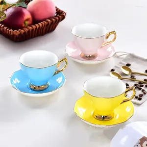 Mokken Creative Bone China Coffee Cup en Saucer Set Home Office Afternoon Bloemthee Solide kleur Keramisch water 200 ml DxUialoi