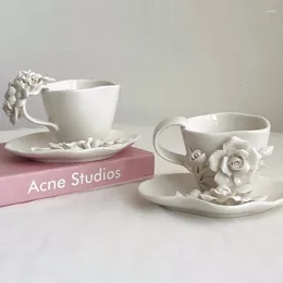Tasses créatives en céramique en forme de tasses en forme de café simplicité maison faite à la main à la main et crémeuse tasse de fleurs pures blanches molles et crémeuse