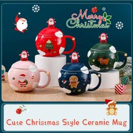 Mokken Creatieve Kerst Koffiemok Leuke Cartoon Keramische Mok Melk Thee Ontbijtkop Set met deksel en lepel Kerstjaargeschenken 231121
