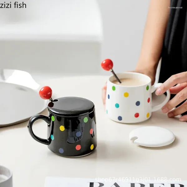 Tazas Taza de cerámica de lunares de color creativo con tapa de tapa de alta belleza Copa de bebidas de café Desayuno Cazas de agua para la leche doméstica