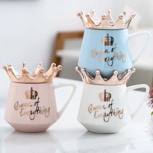 Tasses Creative Crown Cup multi-couleurs tasse avec éponge couvercle de café au lait mignon tasse en céramique 300 ml Capacité Water Cup X-Mas cadeau J240428