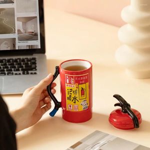 Tasses Creative Fire Extincerer Mug Office céramique hommes et femmes buvant un joli cadeau de bouche de bouche irrégulière