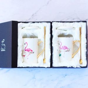 Tasses créatives Flamingos Manual Gold Plate Bone China Mug avec couvercle cuillère rose en céramique petit déjeuner à café