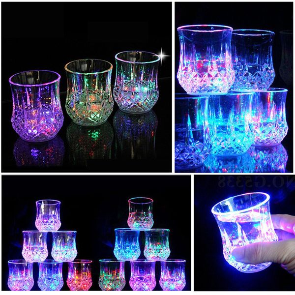 Tasses Creative Clignotant Coupe Vin Bière Whisky Tasse Eau Boisson Verre À Boire LED Automatique Glowing Party Fournitures Décoratives 221122