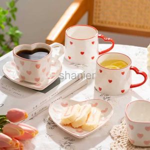 Tasses créatives de style mignon tasse tasse tasse tasse de thé à la main aiment coeur coeur céramique tasses de lait tasses à café pour le bureau à domicile cadeau 240417
